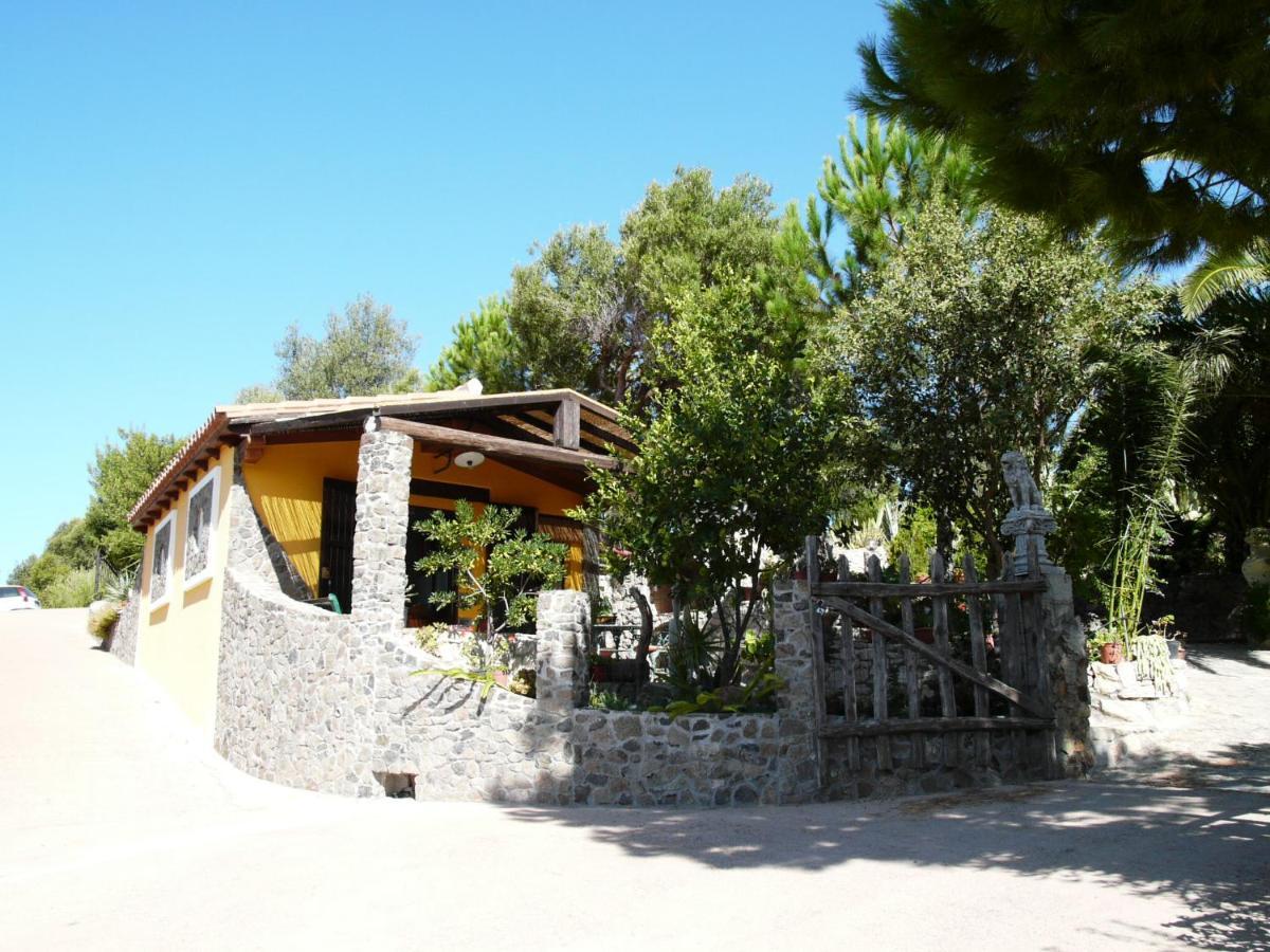 B&B Il Giardino Arbus Exteriör bild