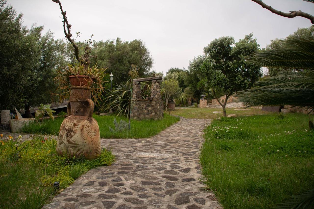 B&B Il Giardino Arbus Exteriör bild