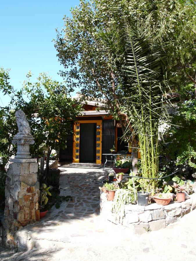 B&B Il Giardino Arbus Exteriör bild
